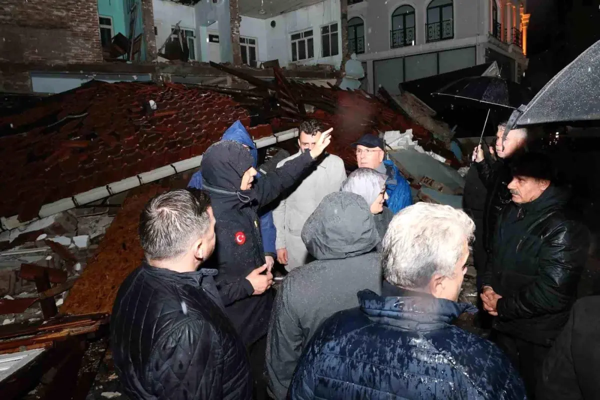 icisleri bakani yerlikaya balikesir sindirgidaki deprem bolgesini ziyaret etti OQJcg9kZ.jpg