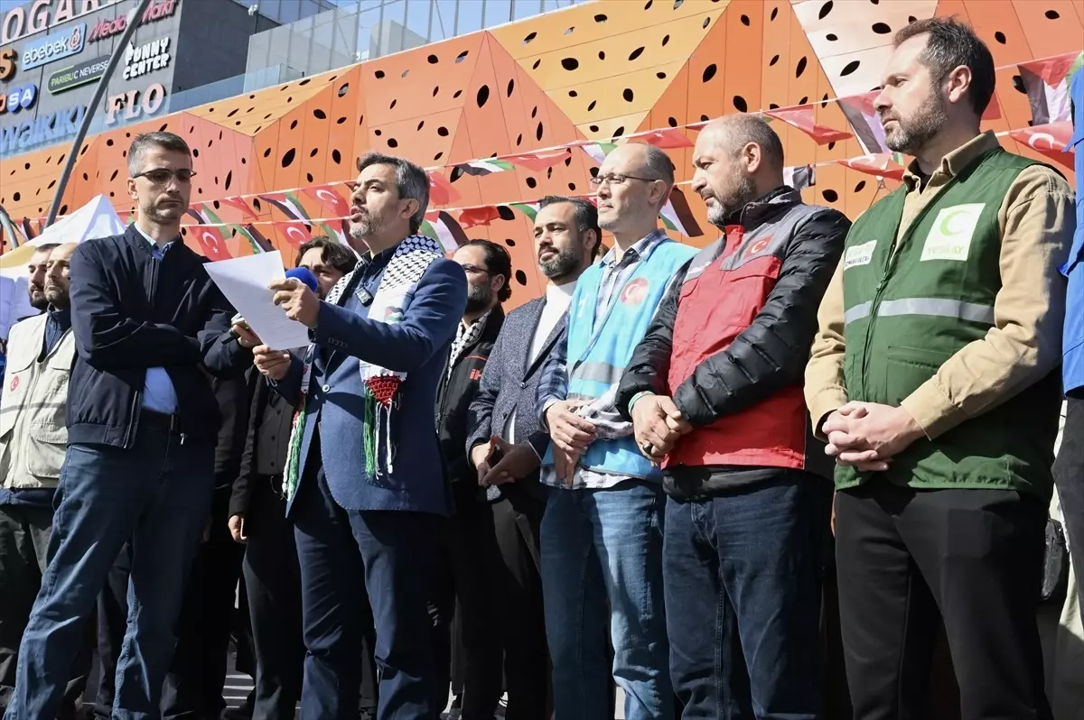 istanbulda gazzeye umut ol kampanyasi nHIJ2HDS.jpg