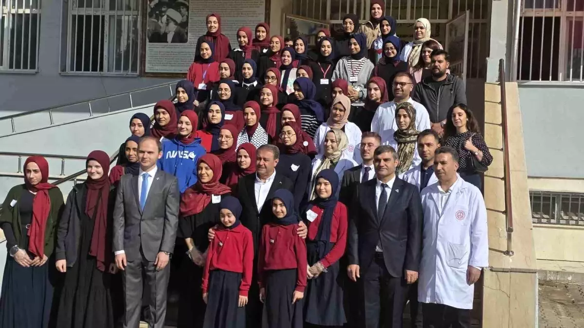 siverek imam hatip okulundan gazze icin destek etkinligi Vq36gq8Y.jpg