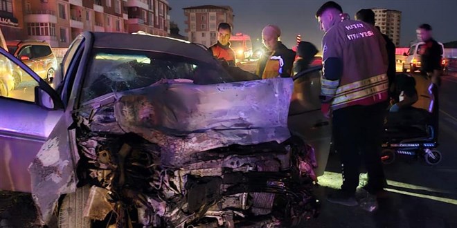 hatayda otomobil ile minibus carpisti cok sayida yarali var 362rBDr9.jpg