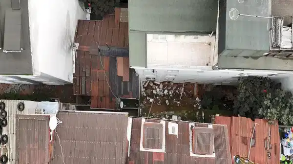 istanbul arnavutkoyde istinat duvari yikildi 2 bina tahliye edildi zO8m5vvv.jpg