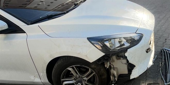 sivasta basibos kopekler otomobile 108 bin liralik zarar verdi NAeywE8M.jpg