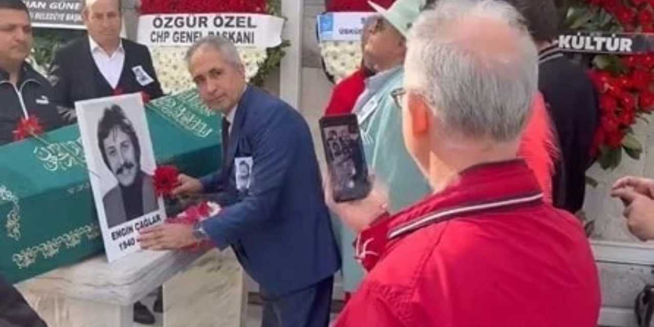 yesilcam efsanesinin cenazesinde tepki ceken anlar tabut basinda poz icin siraya girdiler OcptnQ4k.jpg